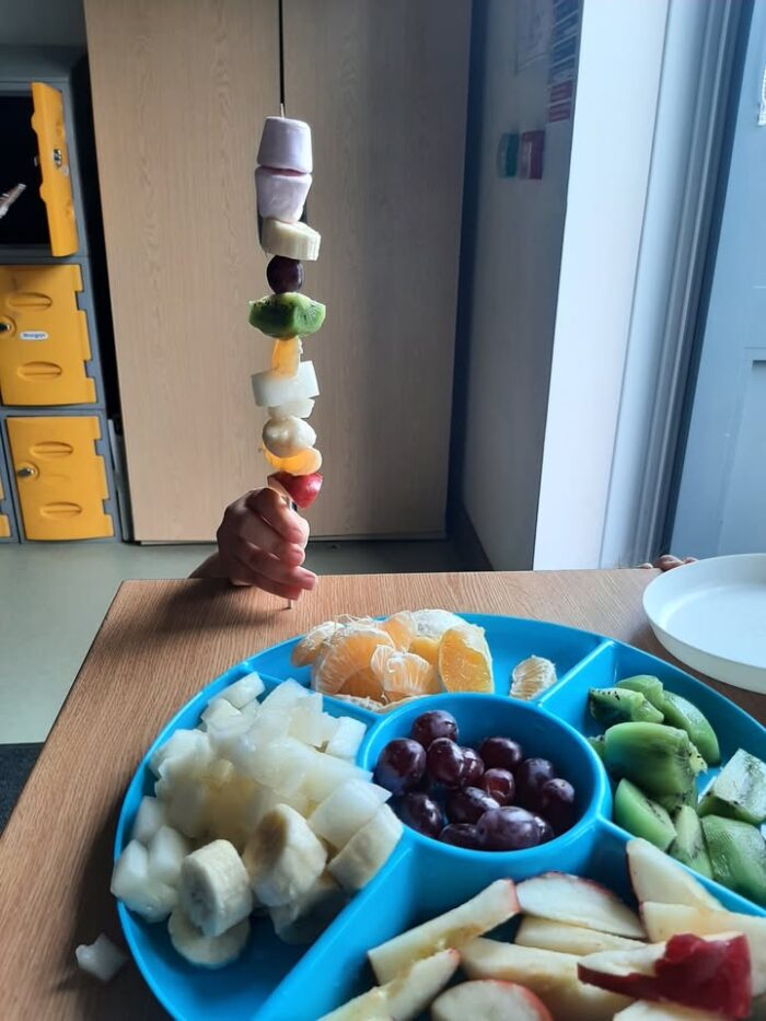 Doyle class beat the heat this afternoon with a fun and refreshing activity – making their own fruit kebabs! A tasty treat for a sunny summer day ☀️🍓🍍 #SummerVibes #HealthySnacks #ClassroomFun #FruitKebabs  #CreativeKids #HealthyEating #FunInTheSun #SEMH #foxfieldsacademy